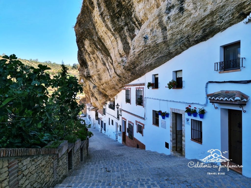 Setenil de las Bodegas sat rupestru Spania rurala 