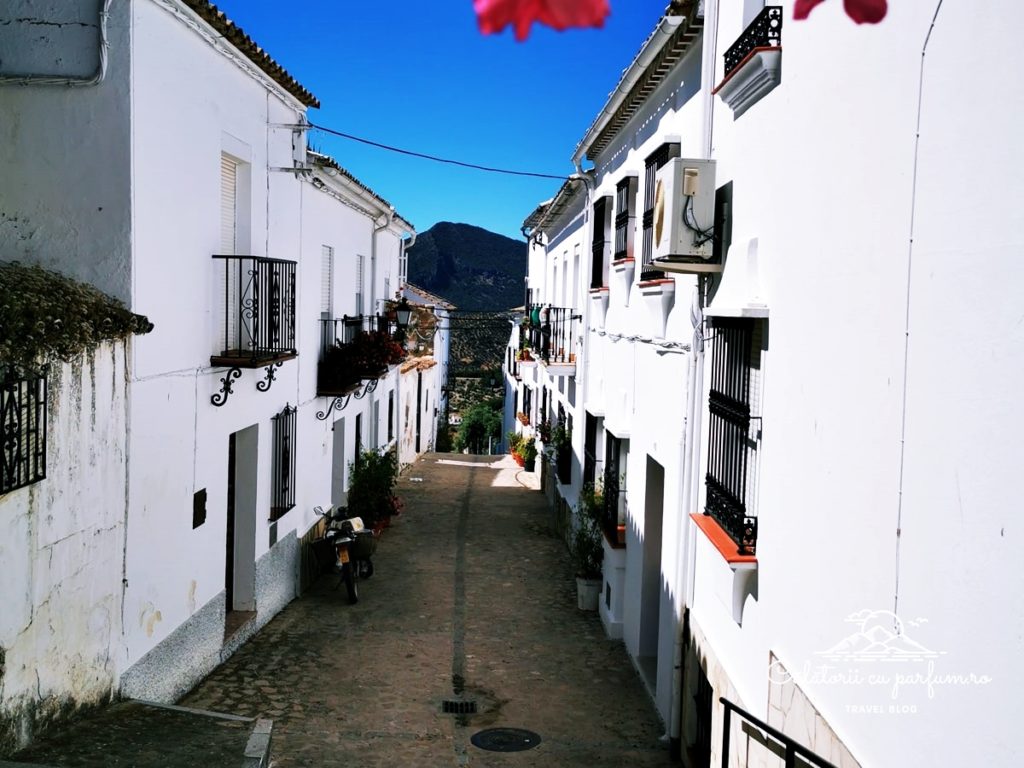 Zahara de la Sierra sate albe Spania Andaluzia sat maur