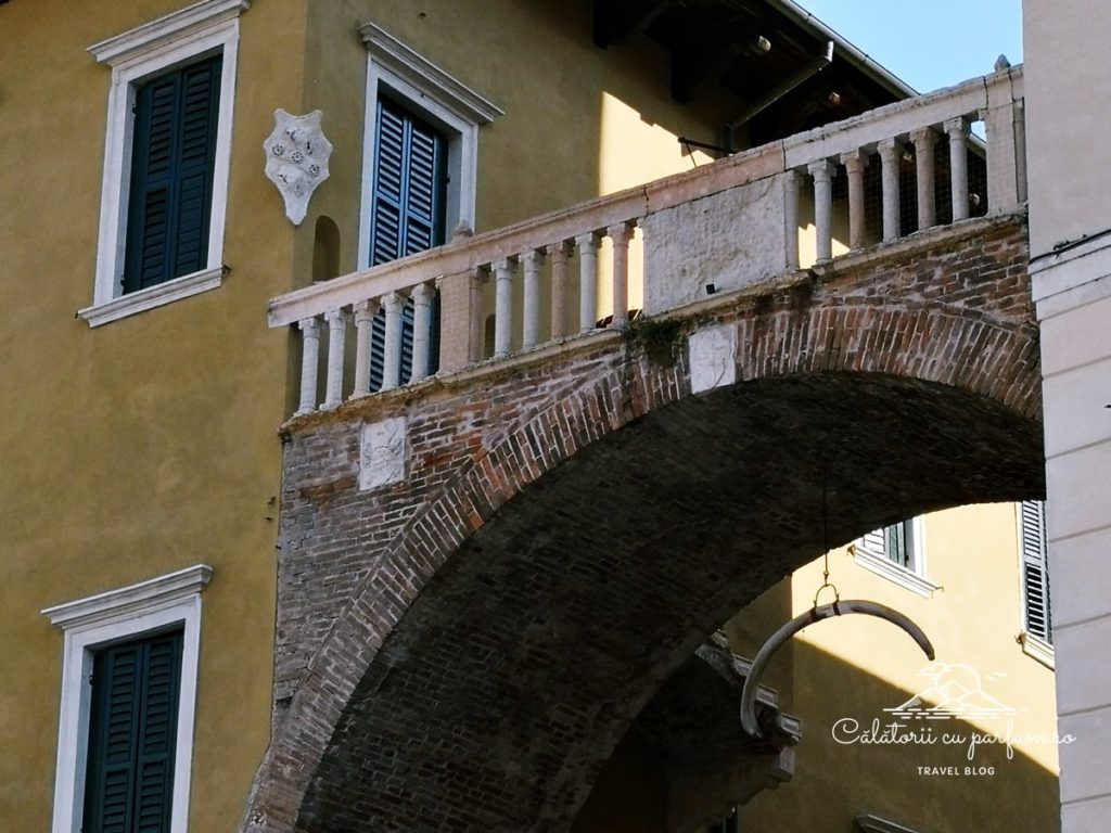 arco della costa verona