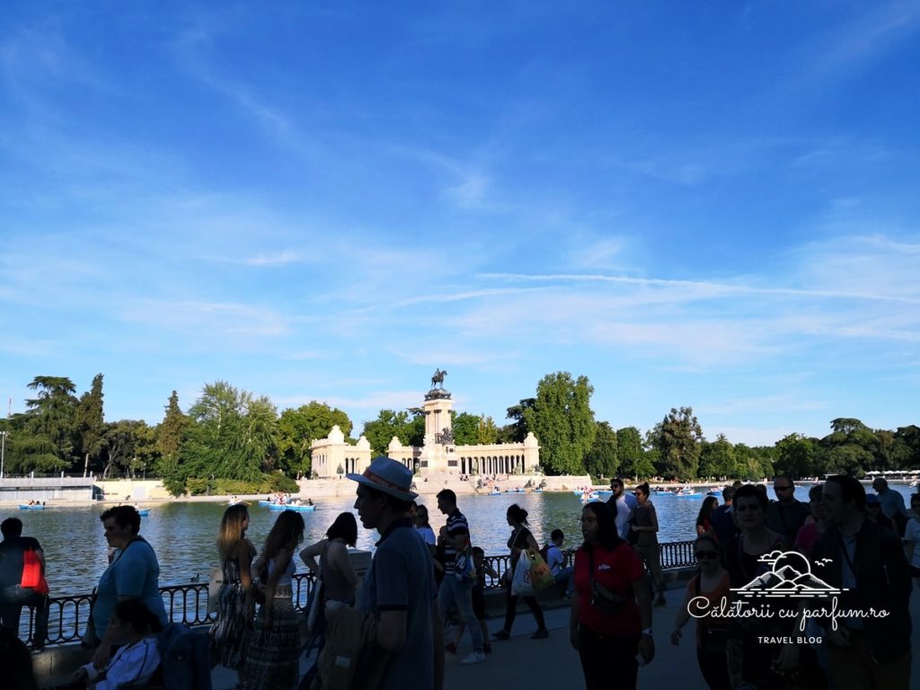 monument lac parcul Retiro Madrid