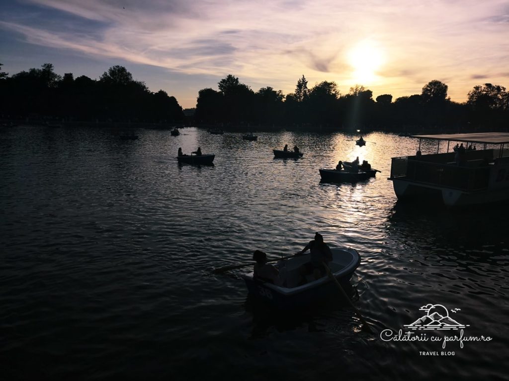 apus pe lac parcul El Retiro