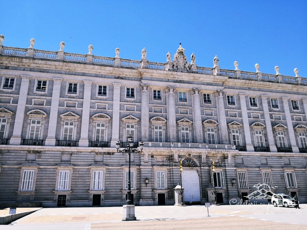 fatada arhitectura palatul regal Madrid