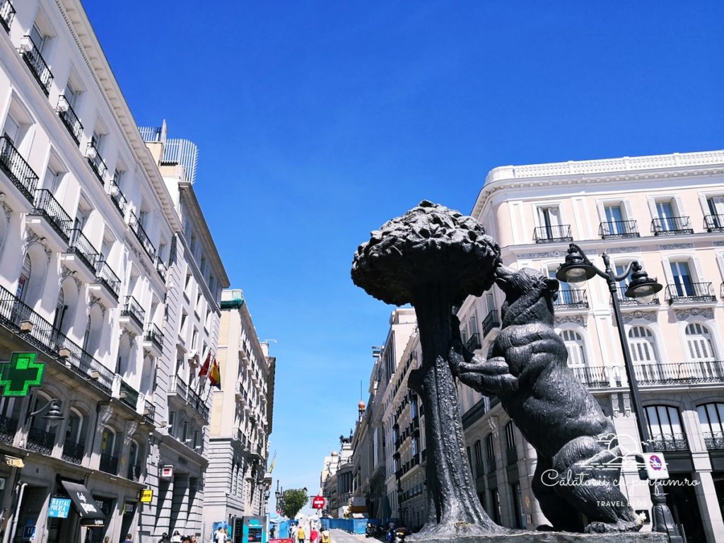 El Oso y el Madrono statuia ursului si a capsunului Madrid