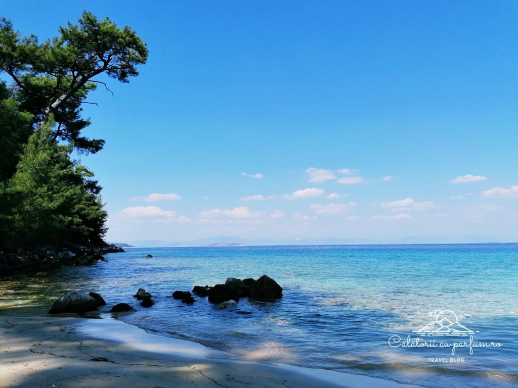 apa de smarald Vathi Beach