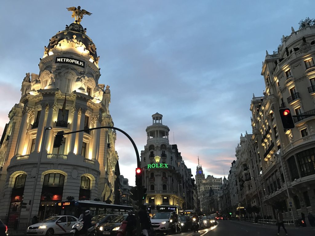 Gran Via noaptea lumini