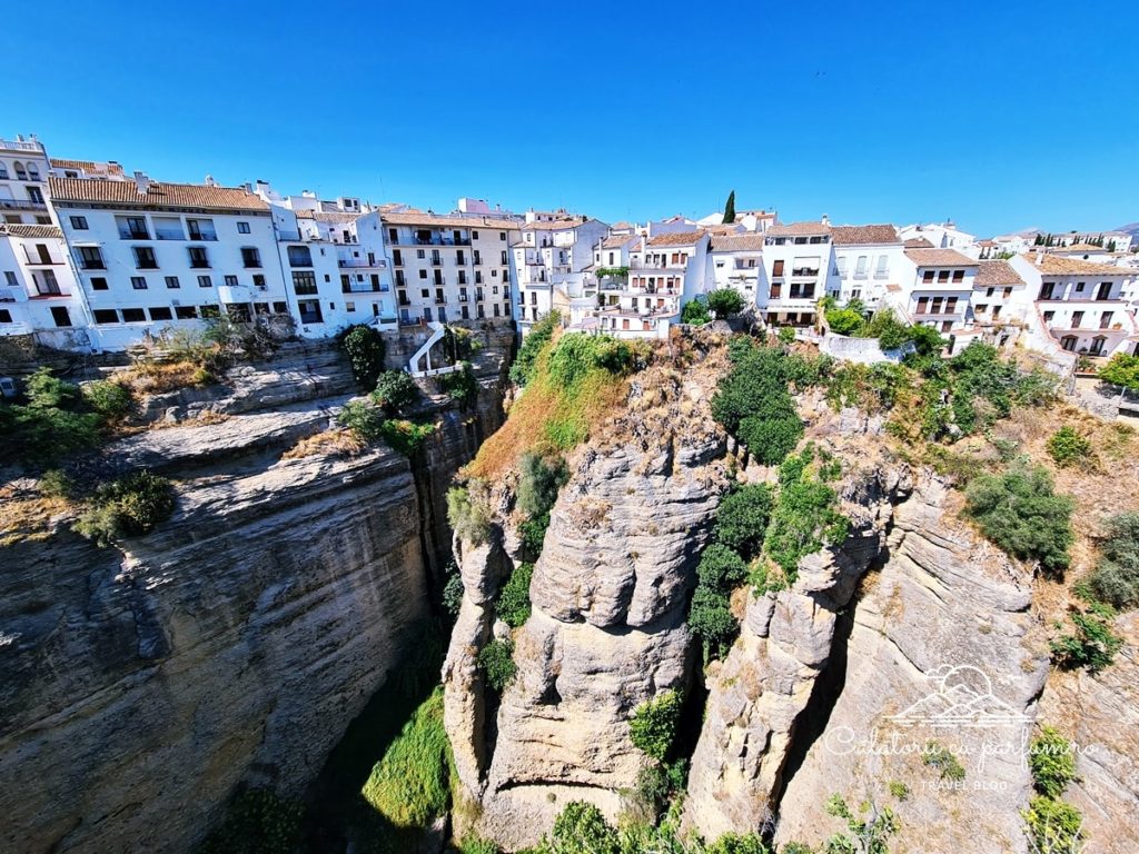 panorama Ronda defileu case albe